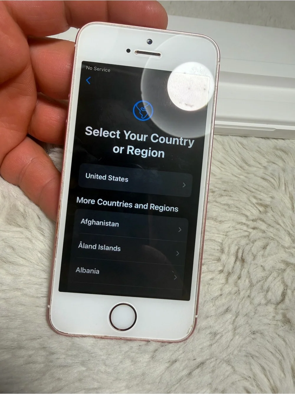 Apple iPhone SE (Rose Gold) - Compact Smartphone for parts or repairs